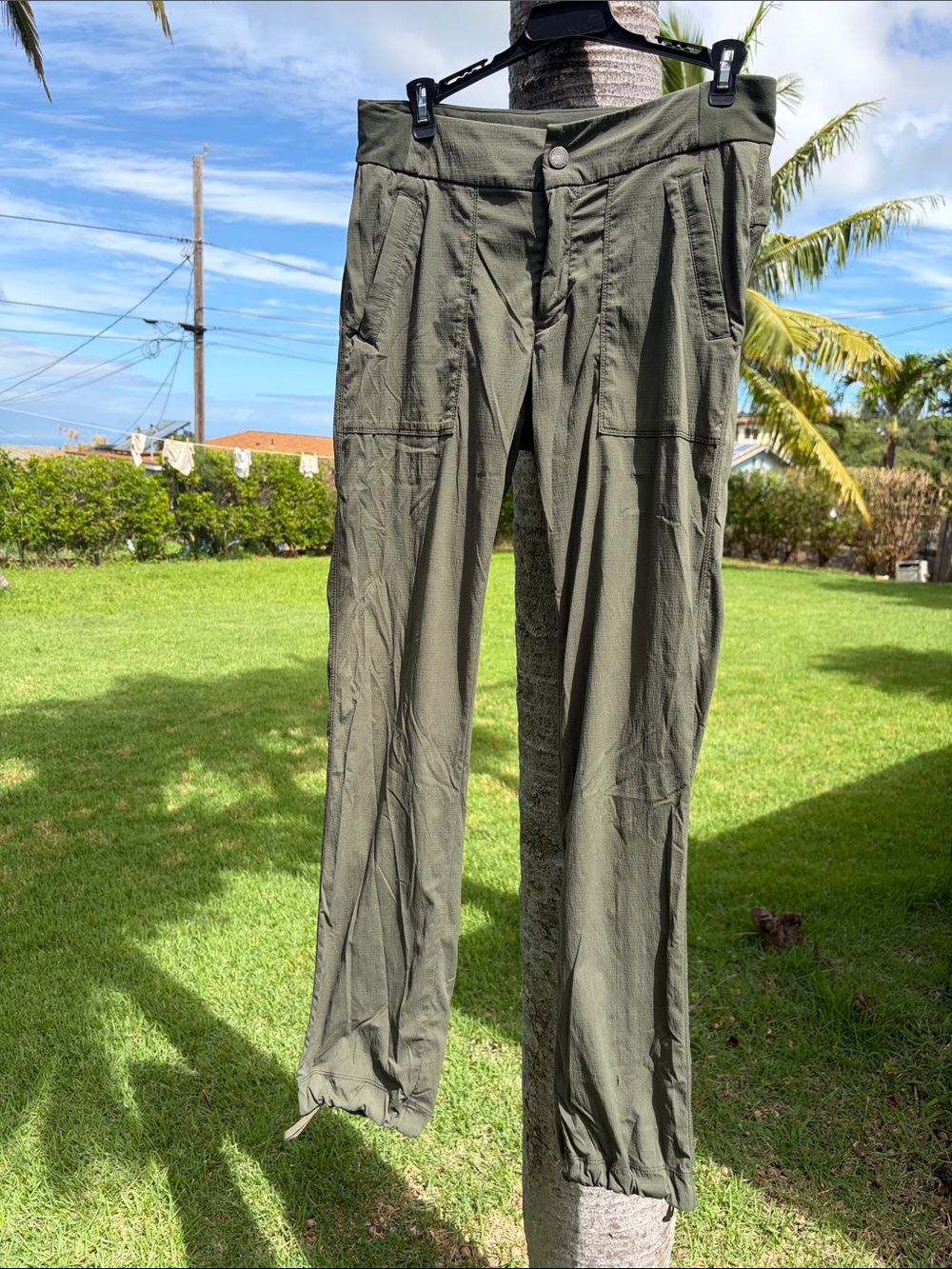 Athleta Men's Olive Green Lightweight Cargo Pants